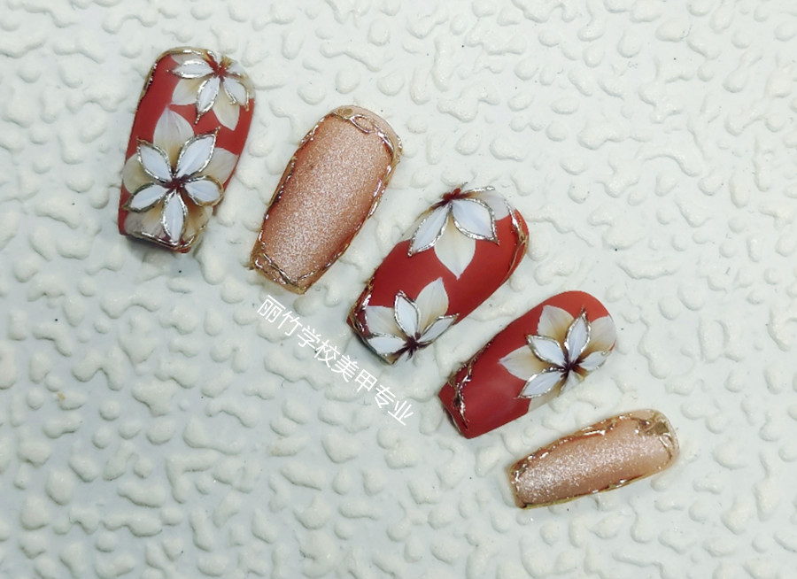 復(fù)古花卉美甲，實力展示廣西美甲學(xué)校哪家強(qiáng)？