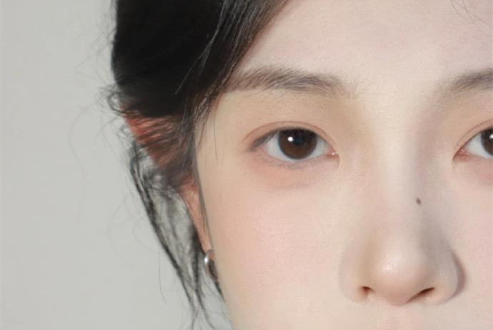 素顏女高妝容教程，南寧化妝培訓(xùn)名校手把手教學(xué)