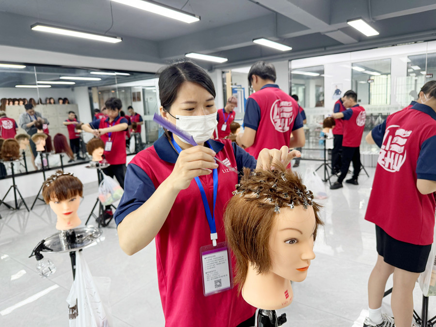 什么叫鋼夾燙？南寧學(xué)燙發(fā)哪家比較好？