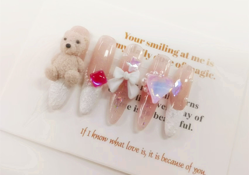 立體小熊雕花美甲，用作品告訴你南寧學(xué)美甲去哪里？