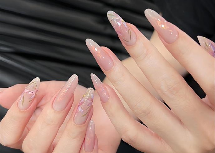 情人節(jié)美甲，美甲進(jìn)修在南寧