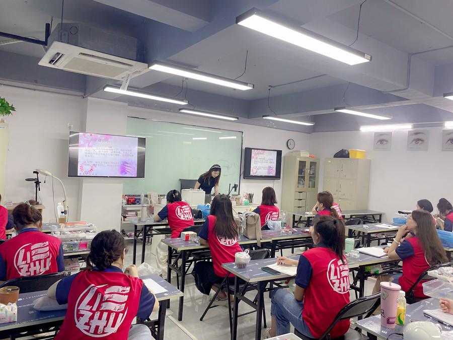 廣西學(xué)美甲零經(jīng)驗：美甲理論知識有哪些？