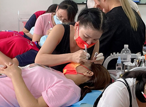 紋繡過(guò)后為什么要涂修復(fù)液？南寧紋繡去哪里？