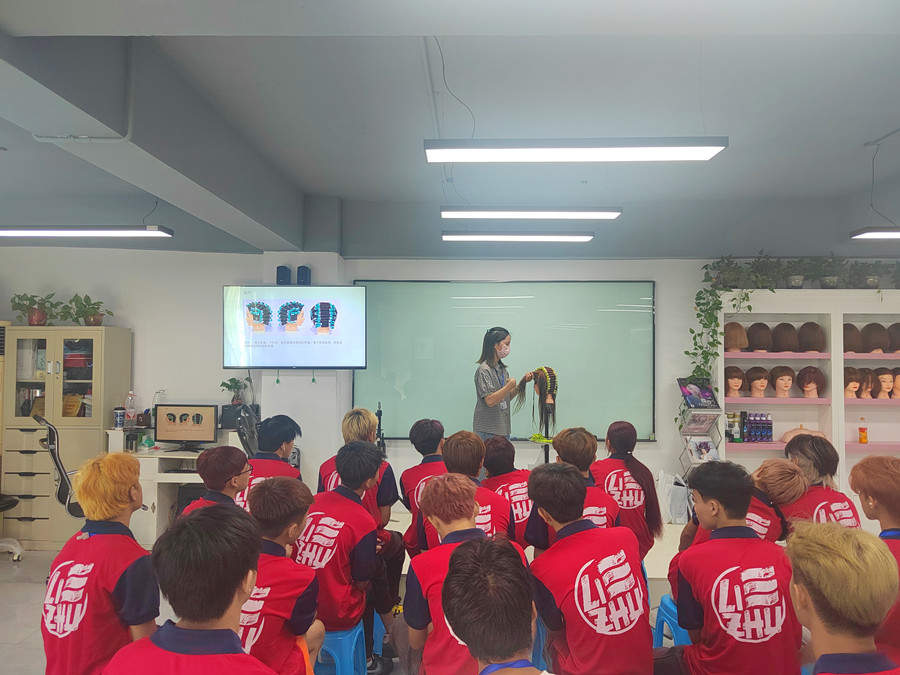 南寧學燙發(fā)：如何提升標準操作速度？