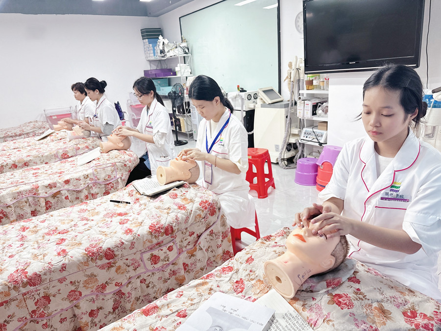 南寧培訓美容師課程，從認識面部開始