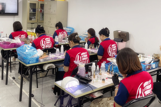 黑色系ins風美甲，廣西美甲名校款式介紹