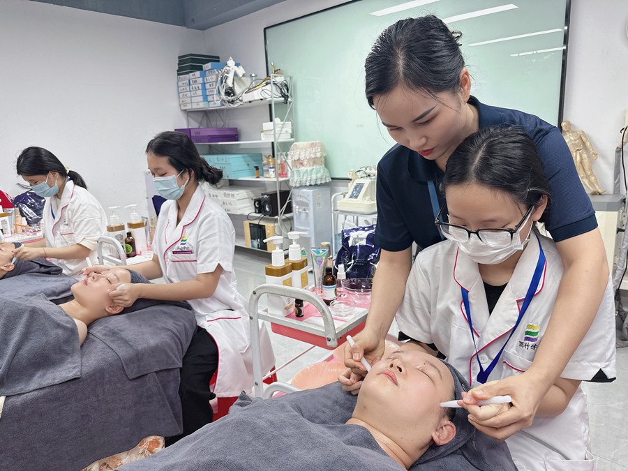 面部撥筋手法考核，南寧皮膚管理培訓