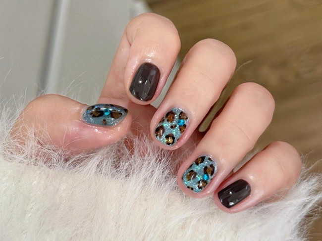 秋季豹紋美甲，南寧美甲培訓(xùn)中心分享