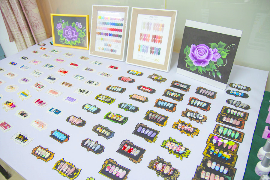 南寧美甲培訓學校舉行畢業(yè)考試