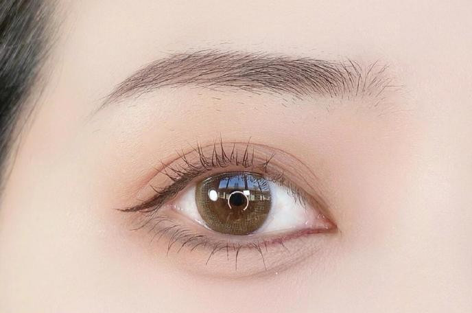 偽素顏眼妝教程，廣西化妝中心手把手教你