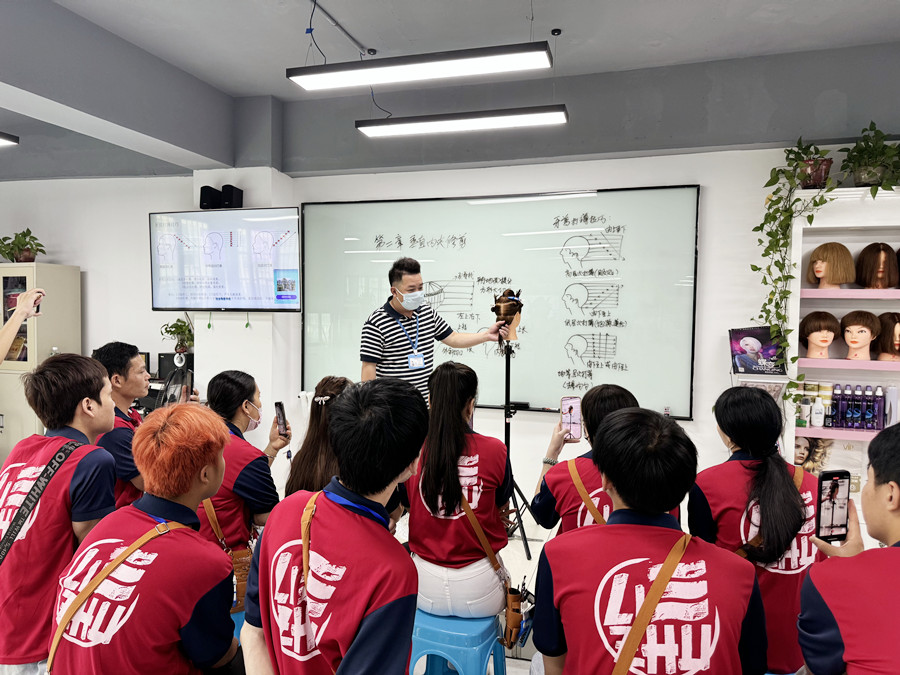 廣西南寧學(xué)美發(fā)？廣西美發(fā)學(xué)校怎么招生？