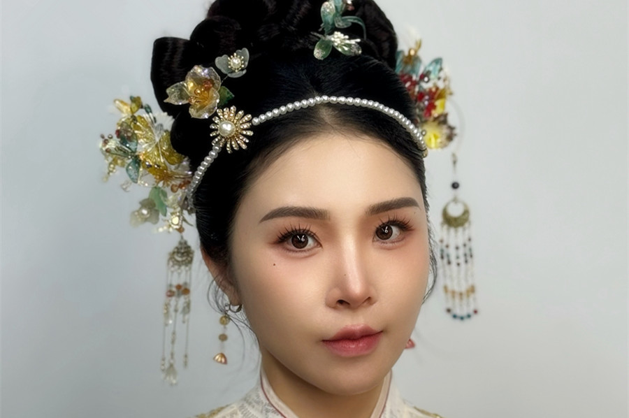 國潮新中式造型，南寧化妝新娘跟妝學(xué)校