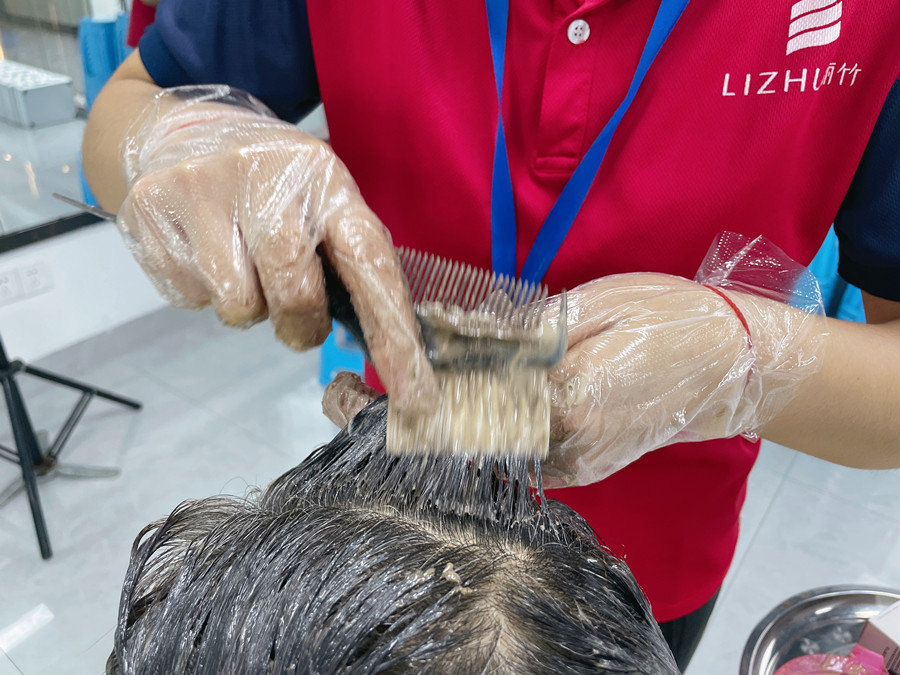 泡沫染發(fā)劑的使用技巧，廣西燙染培訓(xùn)學校分享