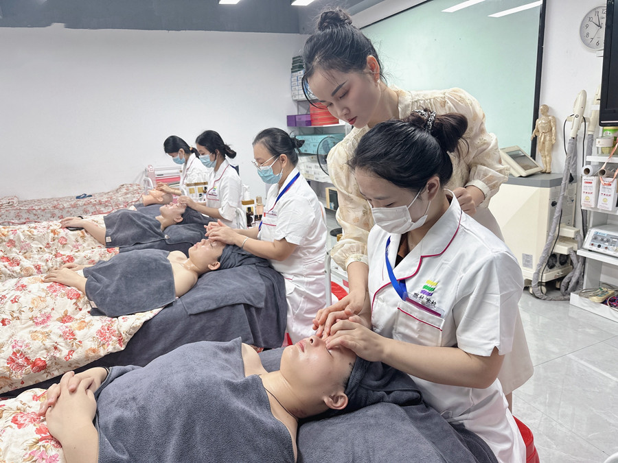 敏敏的肌膚怎么護理？廣西皮膚管理師教你