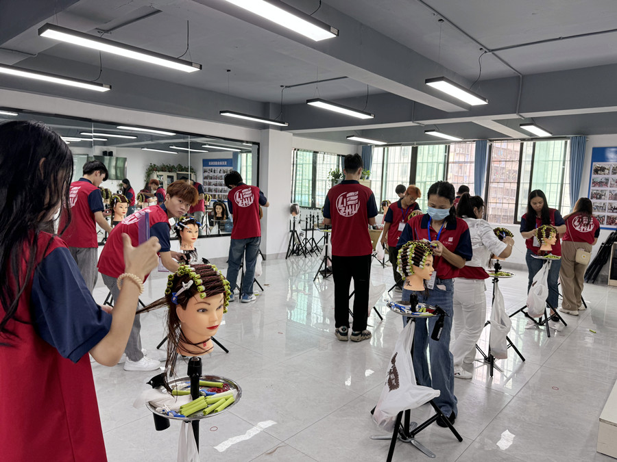 沖擊技能大賽，南寧美發(fā)培訓(xùn)學(xué)校賽前訓(xùn)練