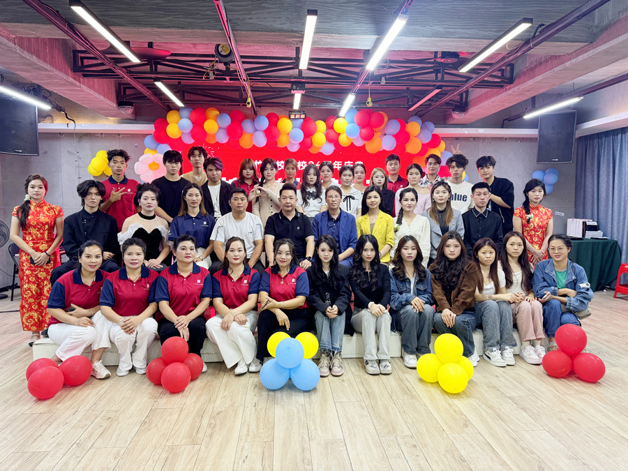 11月8日，南寧麗竹職業(yè)培訓(xùn)學(xué)校校園文化藝術(shù)節(jié)盛大舉辦