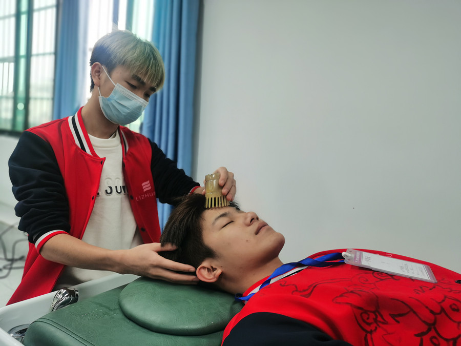 養(yǎng)發(fā)護膚基礎(chǔ)教學：日常護理頭發(fā)的方法