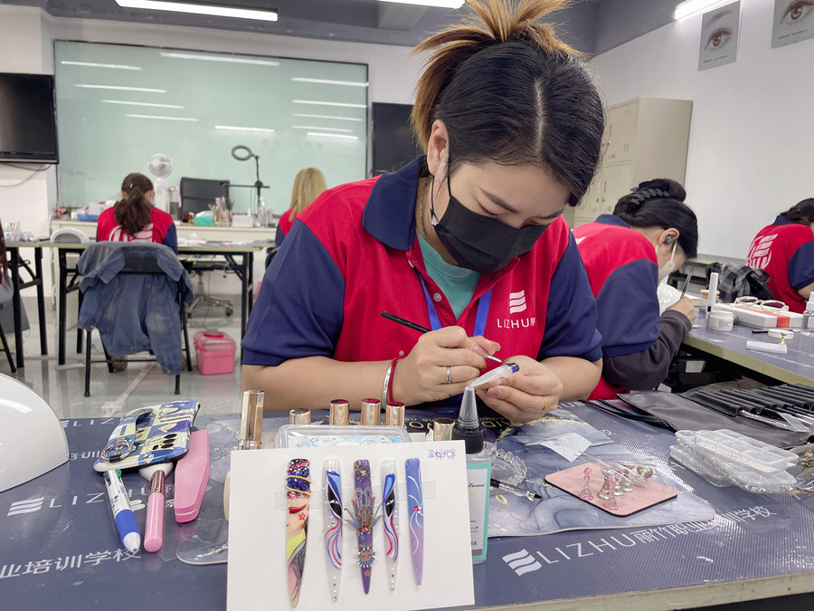 飾品彩繪美甲，南寧美甲進修提升作品