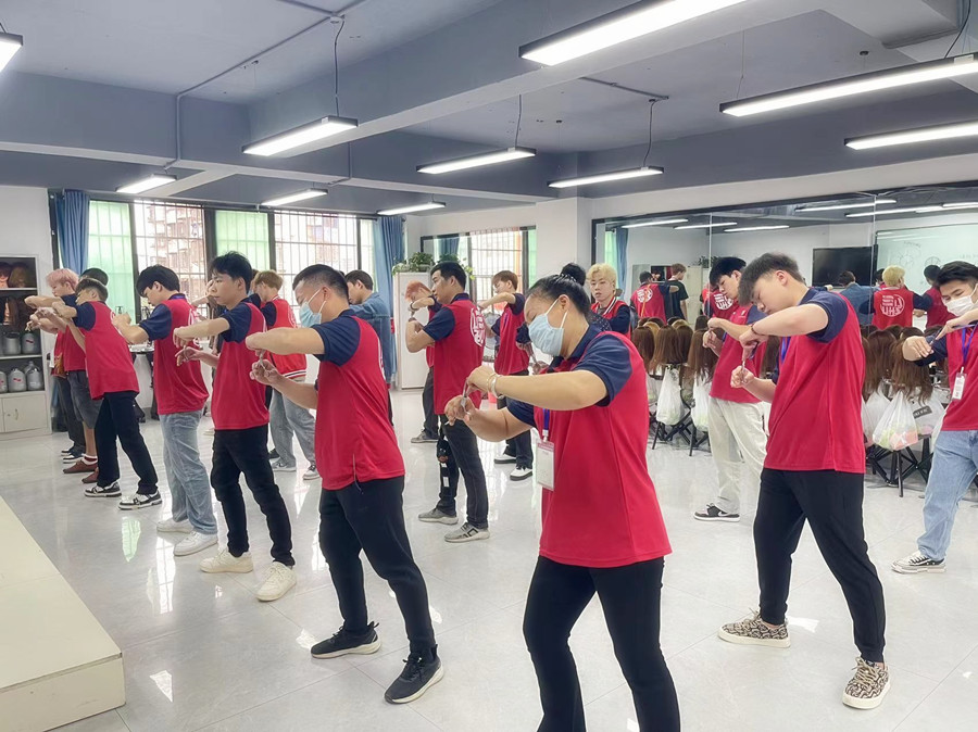 揭秘！南寧美發(fā)造型培訓(xùn)學(xué)校上課流程