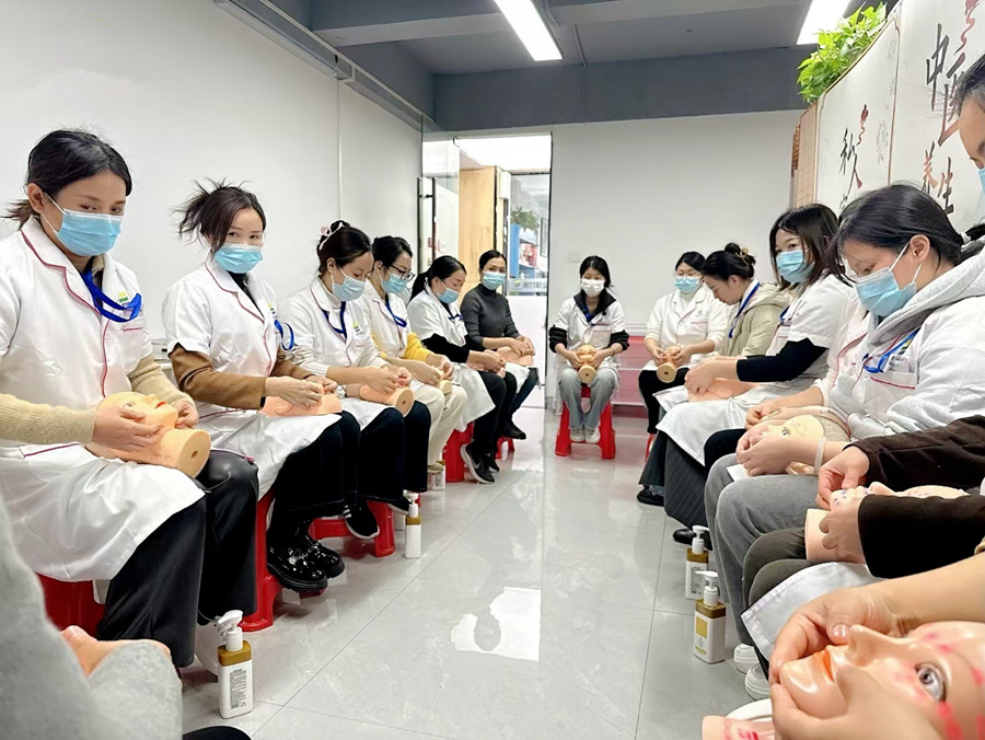 學(xué)美容不能心存僥幸，南寧美容校園生活實況