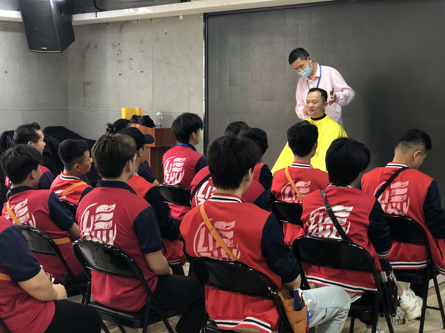 南寧學(xué)快剪：理發(fā)培訓(xùn)都要學(xué)哪些內(nèi)容？