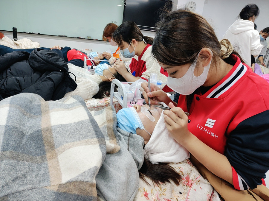 南寧美甲美睫培訓(xùn)：開(kāi)綜合店為什么要學(xué)美睫？