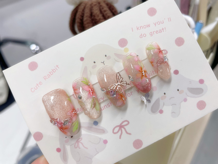 春日貓眼彩繪美甲，南寧美甲店推薦網(wǎng)紅款作品