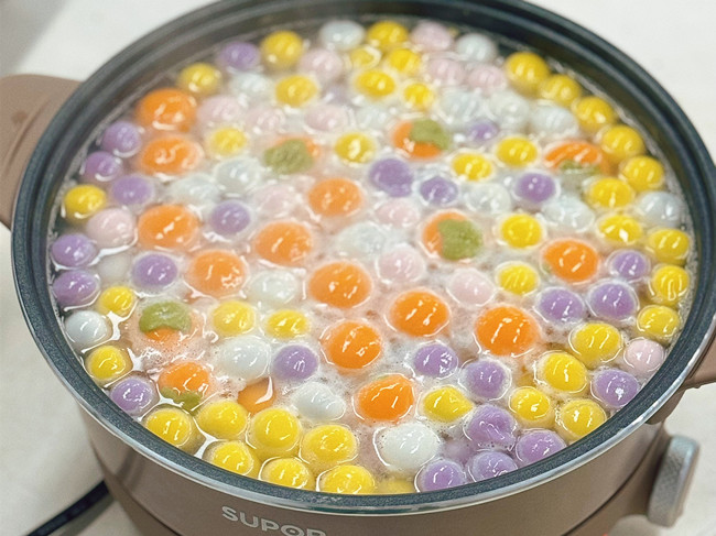 南寧美業(yè)職業(yè)培訓學校舉行元宵活動