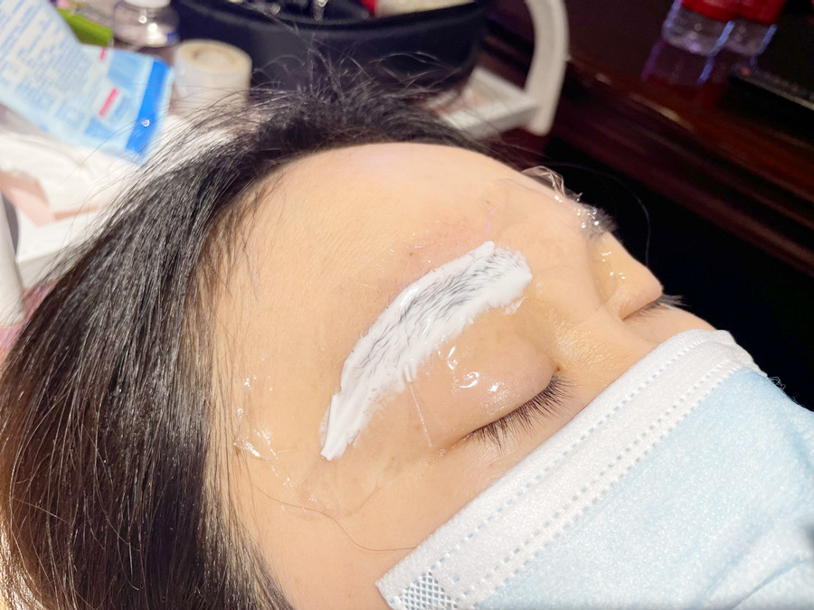 紋繡操作蘸取色料技巧 | 廣西學(xué)紋繡哪里便宜