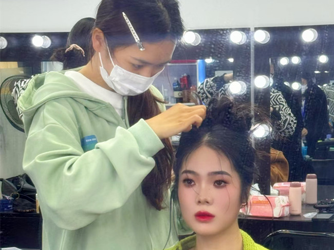 千金禮服造型，廣西高彩造型學(xué)校學(xué)員作品