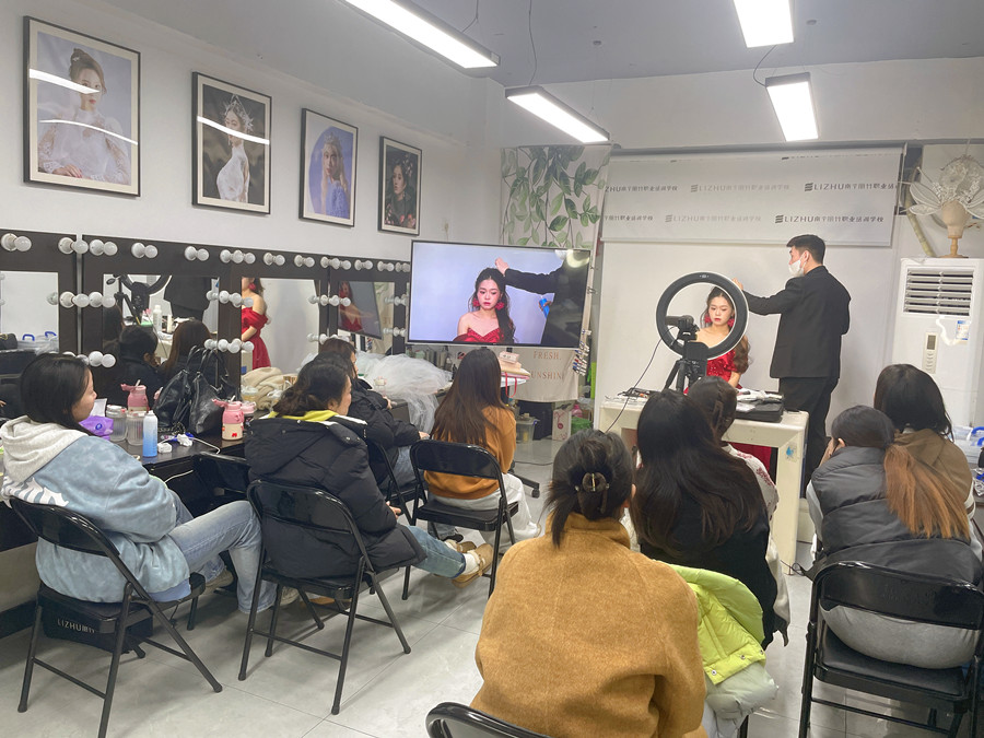 千金禮服造型教程解析，南寧新娘跟妝培訓(xùn)