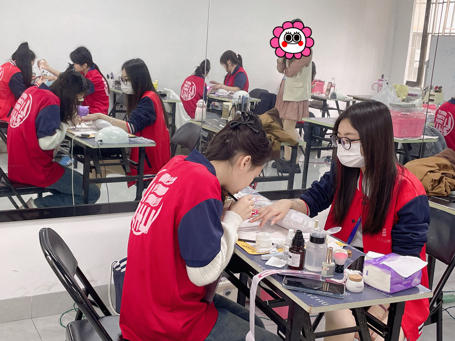 紙托光療延長技巧，廣西美甲專業(yè)教學(xué)