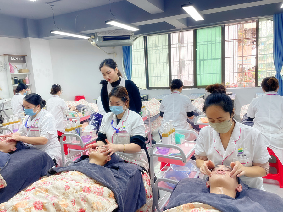 面部按摩手部操作技巧，廣西美容一對(duì)一教學(xué)