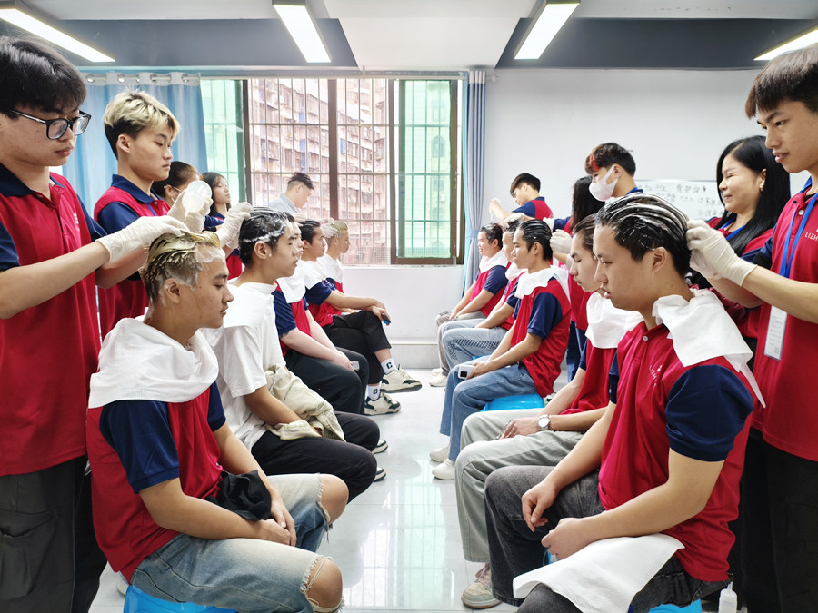 南寧美發(fā)洗護培訓：如何快速坐著洗頭？