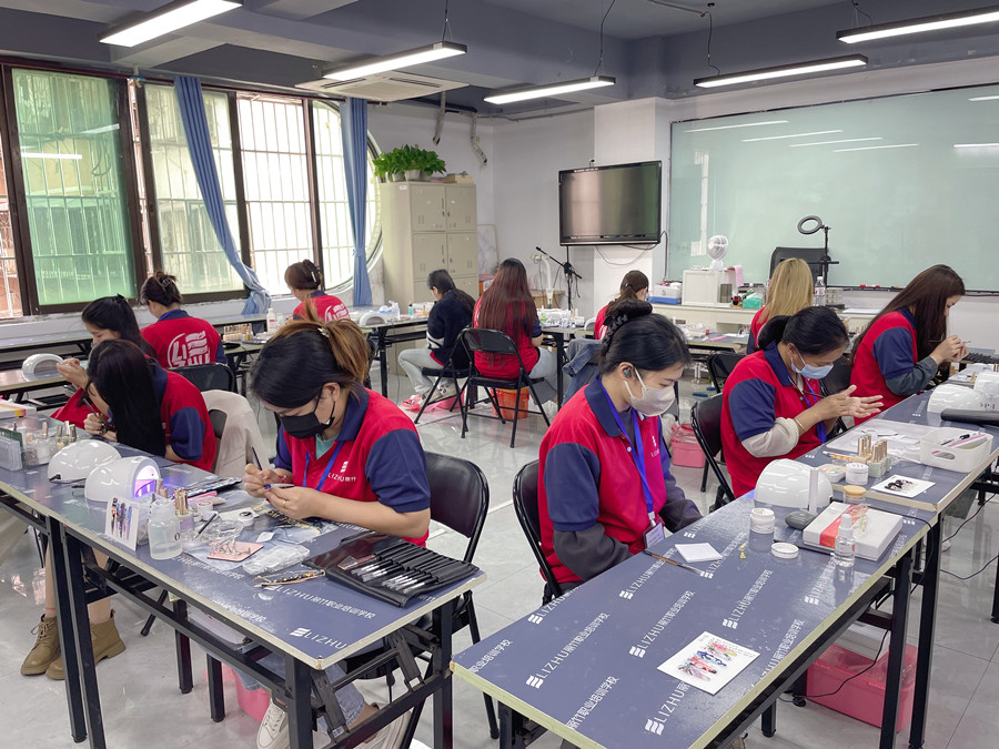  鏡面感蕾絲美甲，廣西美甲深造提升課作品