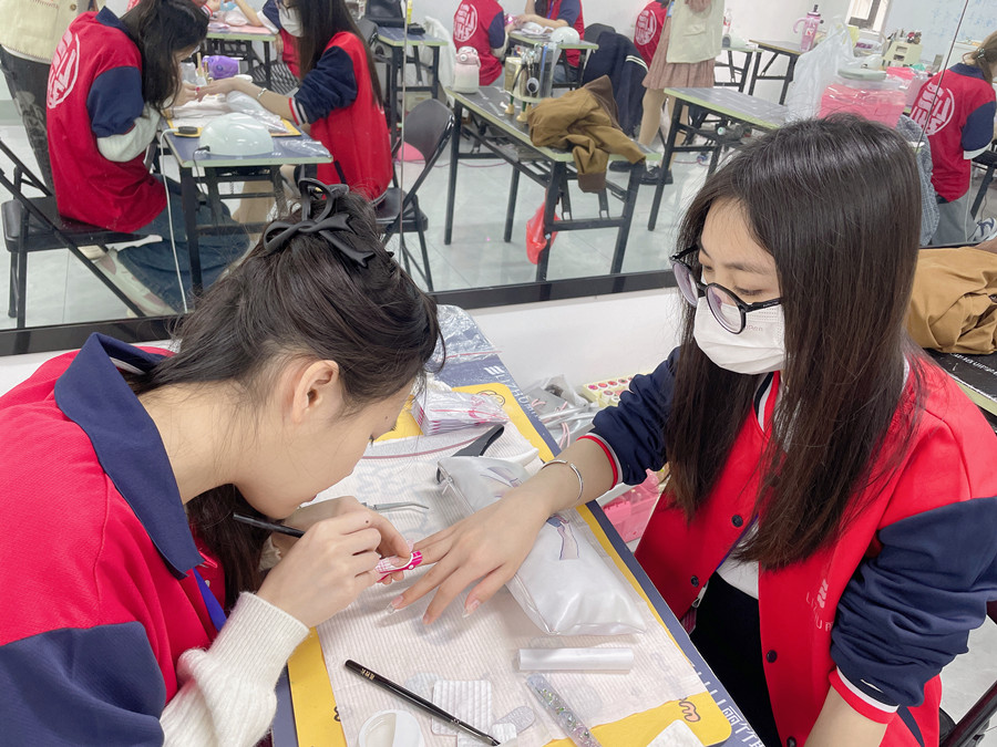 光療美甲進氣泡怎么辦？南寧美甲課件講解