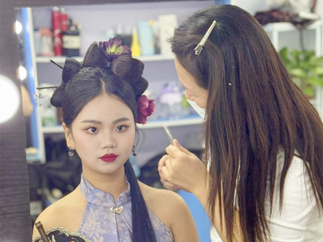 清冷新中式，南寧美妝學(xué)院零基礎(chǔ)學(xué)員作品