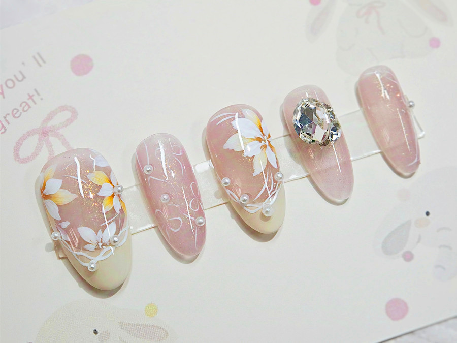 法式花卉美甲解析 | 南寧美甲學(xué)校哪些正規(guī)？