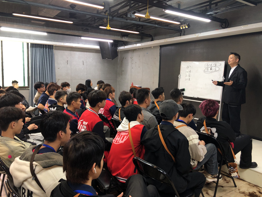 伯爵美容護(hù)膚連鎖機(jī)構(gòu) | 南寧美發(fā)職校就業(yè)宣講