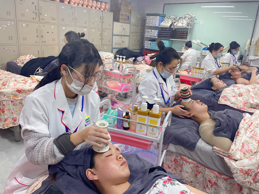 艾灸額頭的操作方法，從零基礎(chǔ)學(xué)艾灸