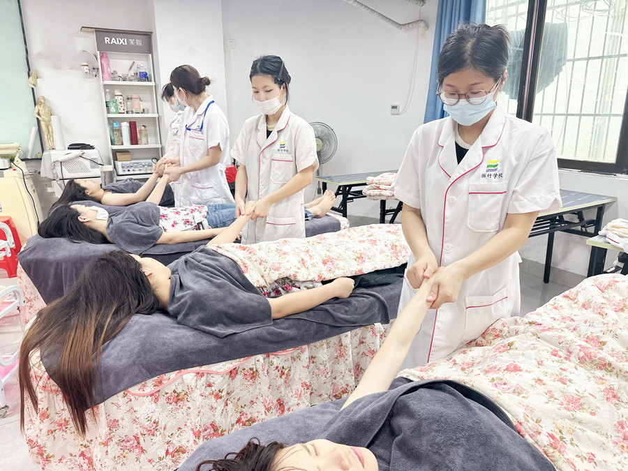 手臂按摩的好處，廣西美容美體教學(xué)