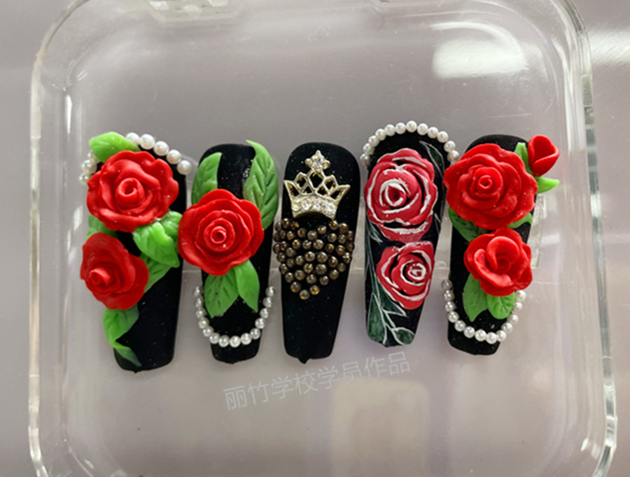 輕奢玫瑰雕花美甲，南寧美甲學校學員作品