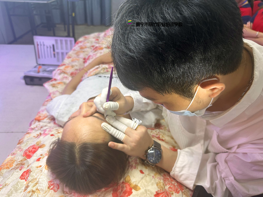 紋繡術(shù)后禁忌要點(diǎn)，廣西眉眼唇紋繡學(xué)校分享