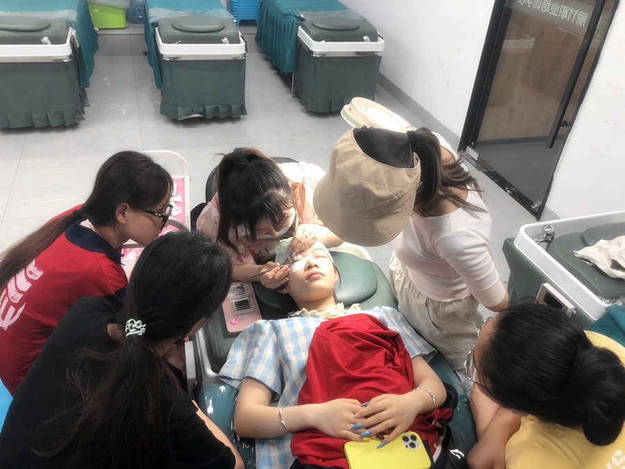 讓美睫保持時(shí)間長的技巧，學(xué)美睫從零開始