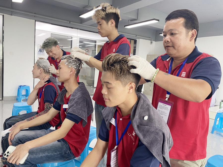 南寧洗頭培訓(xùn)：中式洗頭如何快速氣泡？