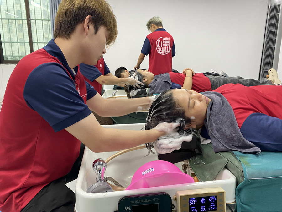 如何成為一個(gè)合格的美發(fā)洗護(hù)師？南寧洗頭專業(yè)