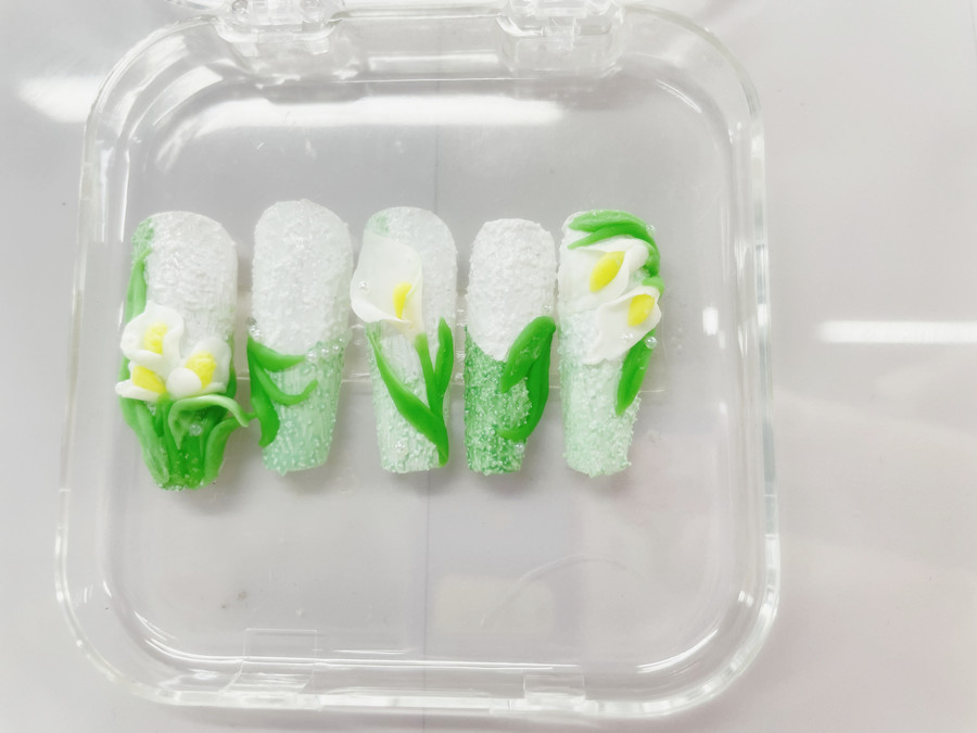 石膏微雕郁金香美甲，0基礎(chǔ)學(xué)美甲作品