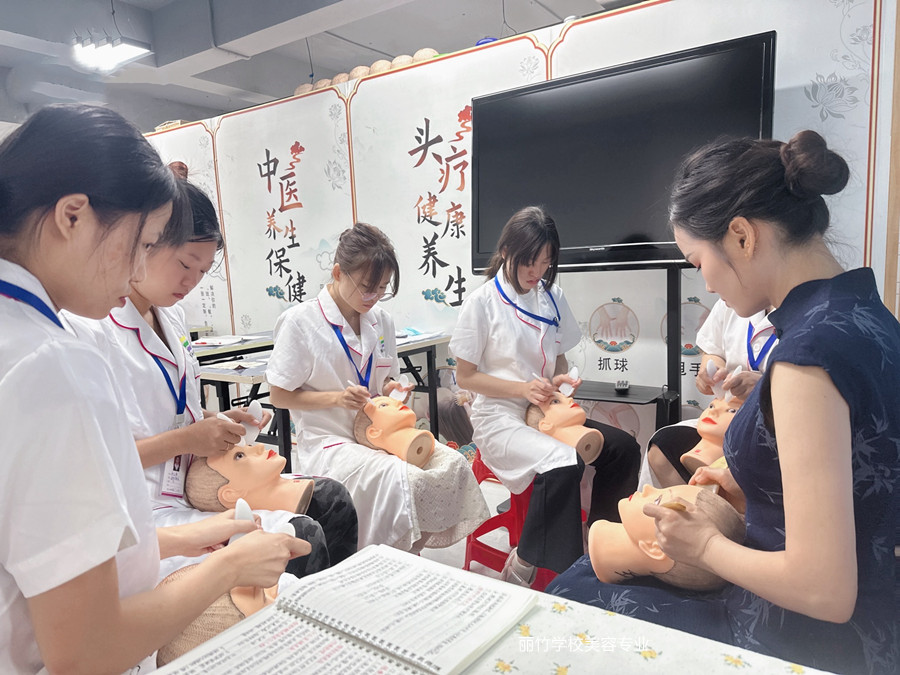 南寧美容健康：為什么推薦女生學(xué)美容？