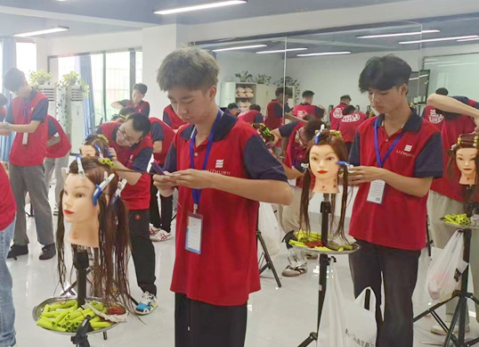 廣西學(xué)美發(fā)有前途嗎？廣西美發(fā)發(fā)展前景