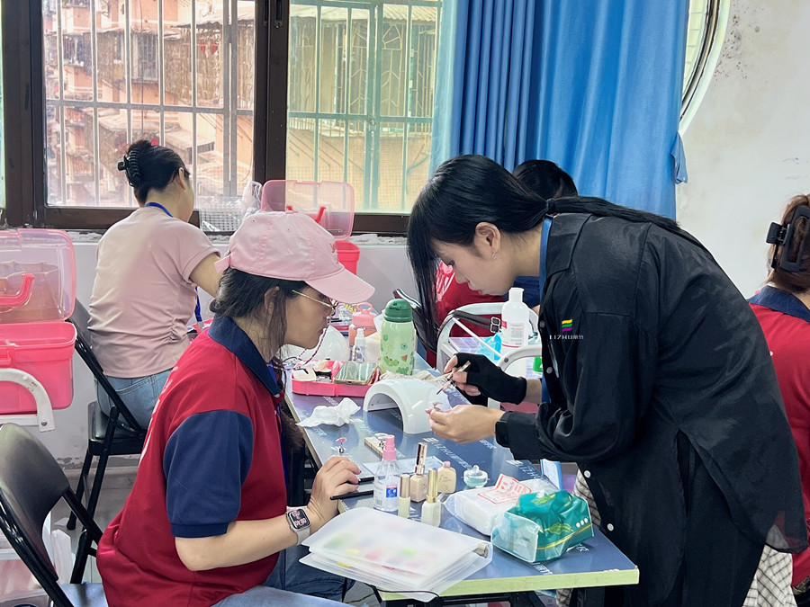 廣西美甲課堂實(shí)拍 | 廣西美甲技術(shù)訓(xùn)練